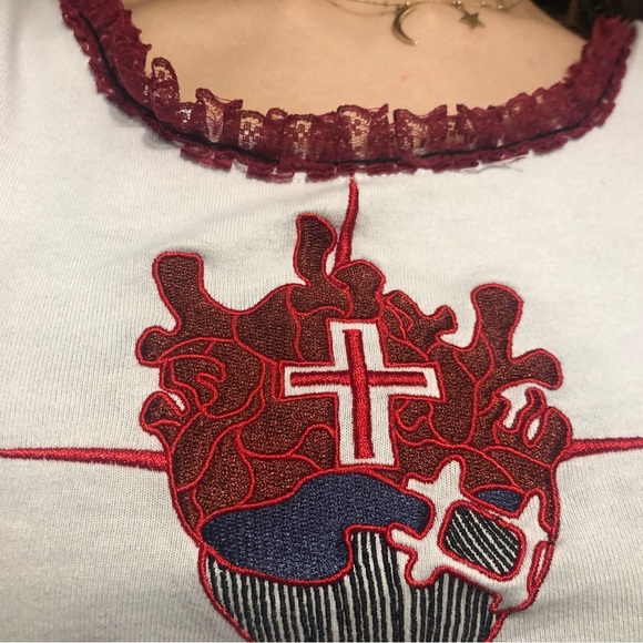 Alternative white lace graphic crop top. comfortable fit:) - Picture 3 of 4